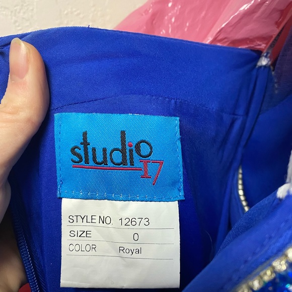 Prom dress - Picture 2 of 4